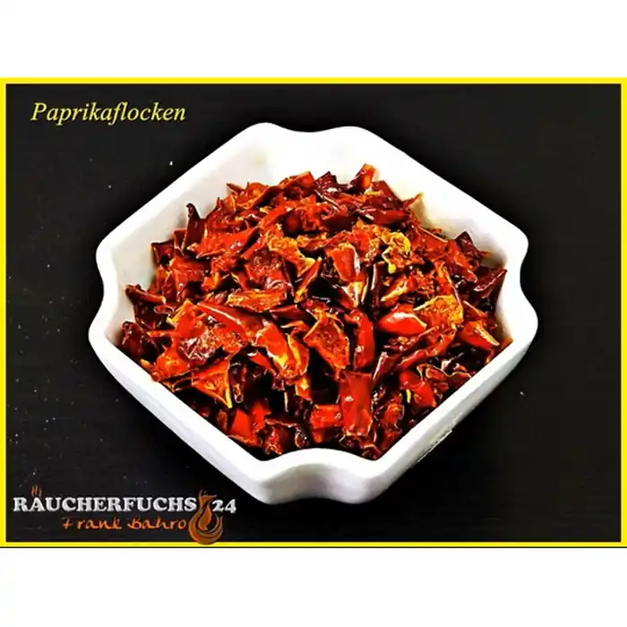 Paprikaflocken getrocknet 50 g – rote Paprika Flocken in weißer Schale