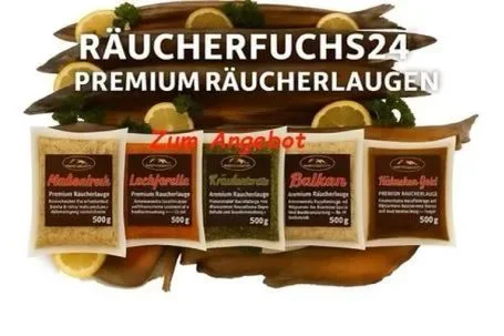 „Fünf Beutel Premium Räucherlaugen vor geräucherten Fischen – Sorten: Lachsforelle, Kräutermix, Balkan, Hähnchen Grill und Klassiker“